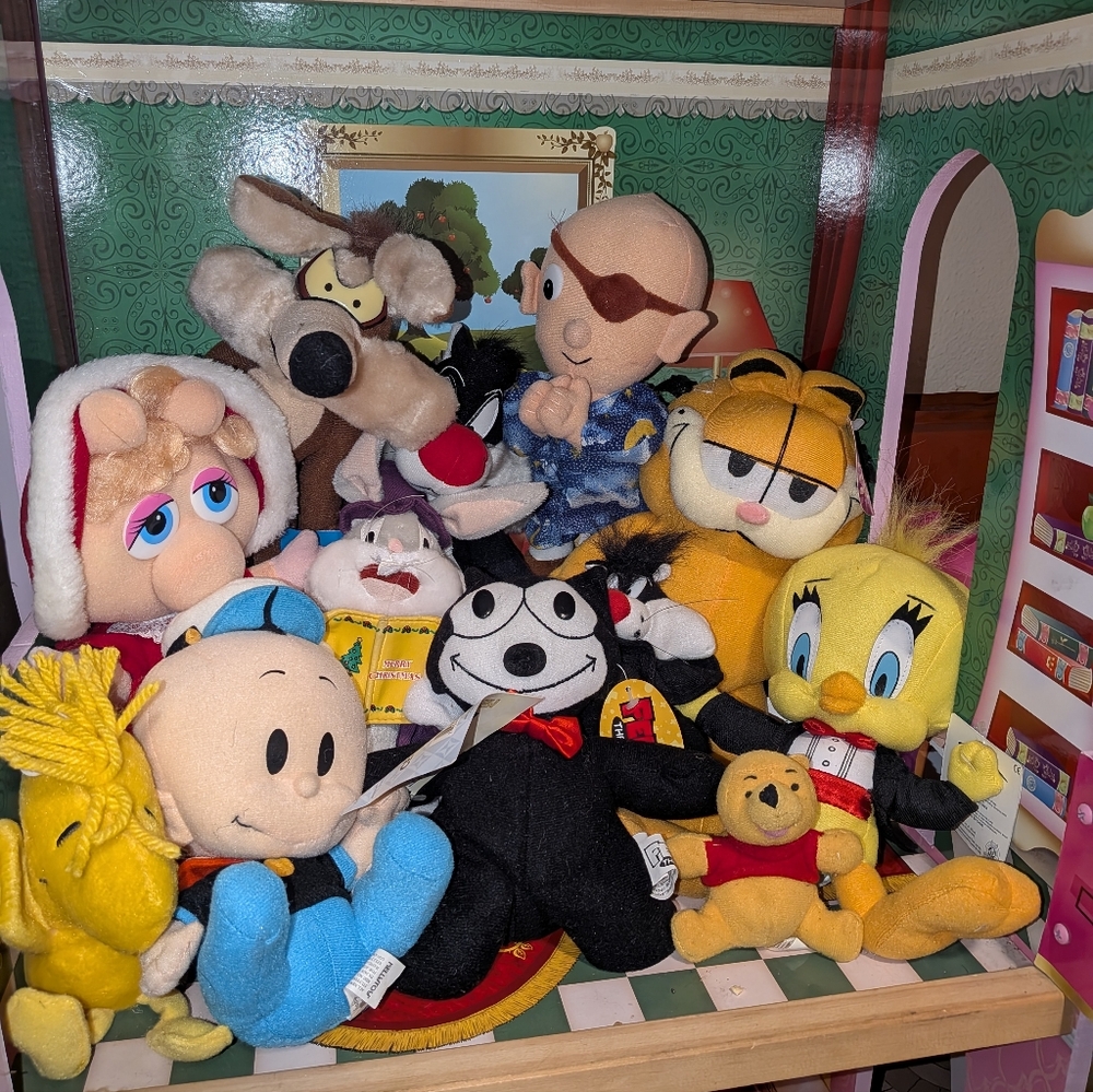 Vintage Assorted Cartoon Character Plush Toy Set Looney Tunes